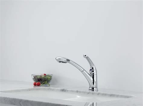 delta   dst signature single handle pull  kitchen faucet  diamond seal technology