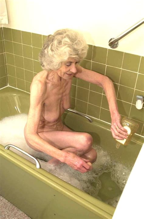 very old granny taking a bath pichunter