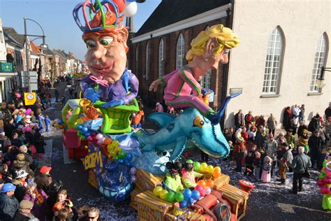 floats float  parade  city street  daytime