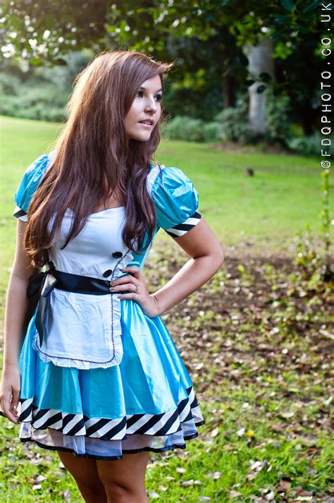 alice in wonderland cosplay photoshoot pictures