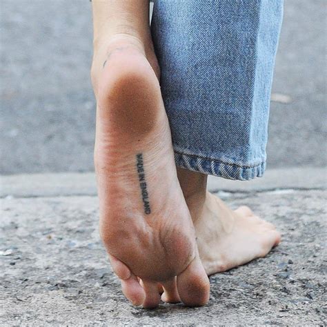 cara delevingne s feet