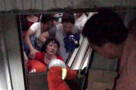 overloaded lift in china supermarket traps occupants daily star