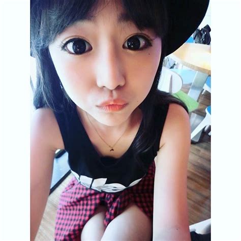 Cutest Taiwanese Waitress Weiwei 16 Viral Instagram