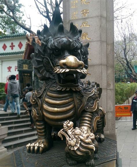hong kong dragon  lion sculpture sculpture art