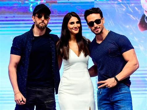 Pictures Hrithik Roshan Vaani Kapoor And Tiger Shroff Celebrate The