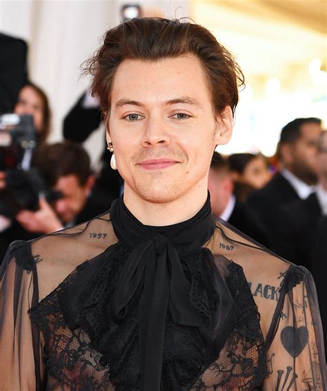 harry styless hottest outfits     wear