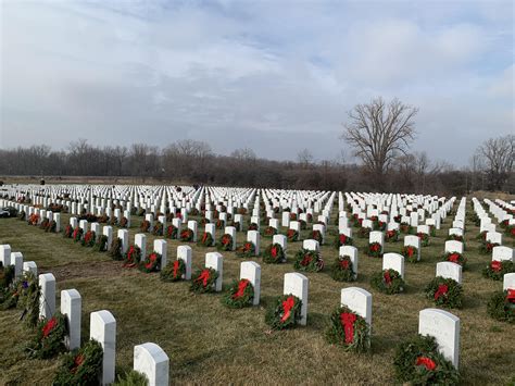 enjoy  day   year placing wreaths   graves   veterans including
