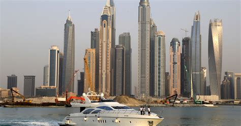 uae  offer citizenship  select expats  rare move  gulf