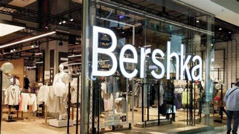 las  prendas de bershka  triunfan   puedes comprar ya por menos de  euros