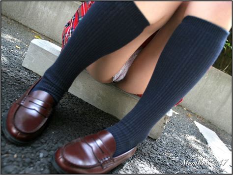 schoolgirl upskirt under desk creepshot