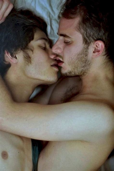 Real Sexy Gay Couples Kissing And Hugging Pics And Vids