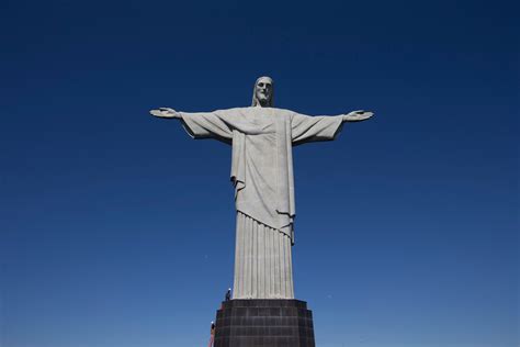 show  making  small repair  rios giant statue  christ  redeemer