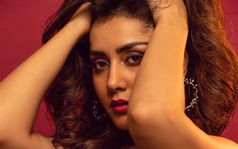 rashi khanna 4k wallpaper telugu actress hot actress