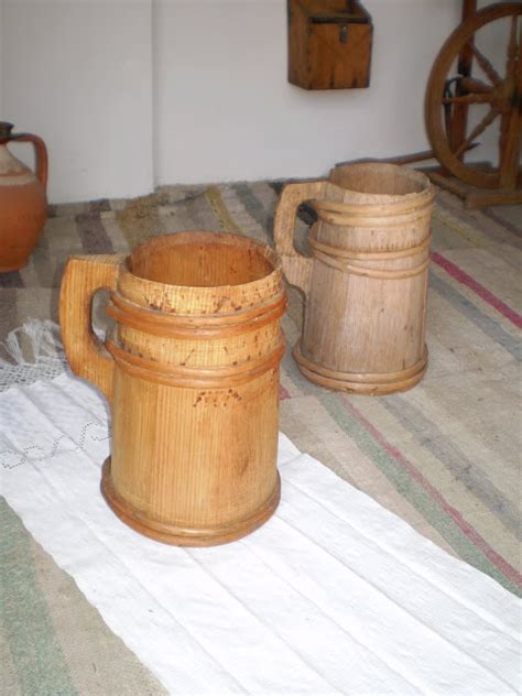 bota vas de lemn pt  lapte  muzeul pastoral din jina sibiului