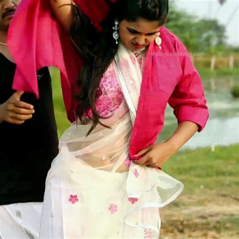 Chaitra Reddy Sexy Saree Navel Show Tamil Tv Hd Caps