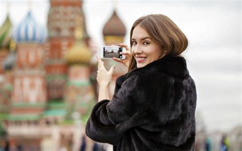 what kinds of clothes are fashionable for women in russia how should i dress when i go there