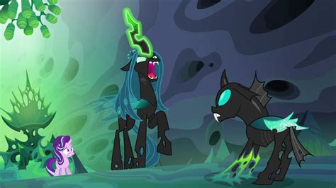 Image Queen Chrysalis Raising Her Horn To Thorax S6e26