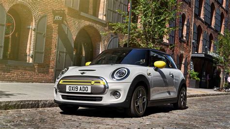 days   debut  iaa mini shares  images  cooper se