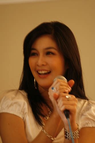 indonesian beauty girl sandra dewi the indonesian beautiful face actress