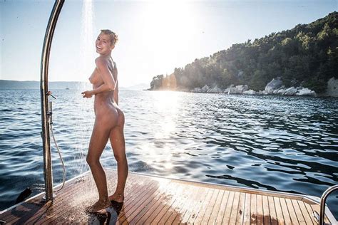 model marisa papen loves to be nude and show her black bush scandal