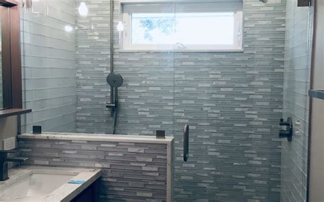 shower enclosures discover  perfect    bathroom