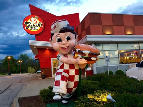 frischs big boy giving   meal   graduates scioto post