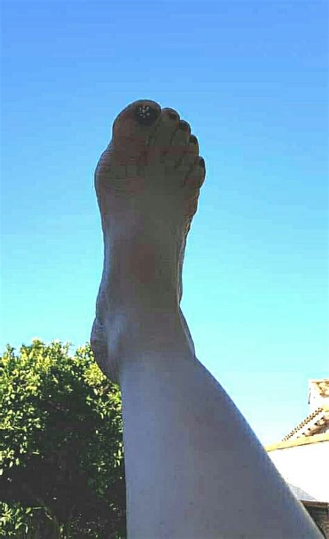 feet mature leinad80