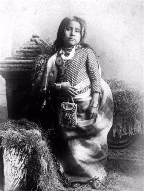 beautiful photos of native american teen girls from between the late 19th to early 20th