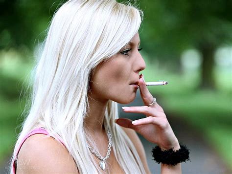 720p free download anneli gerritsen enjoying a smoke blond park