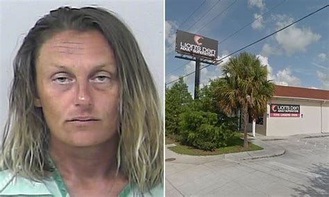 Florida Woman 36 Is Arrested After Stripping Naked And Using A Pink