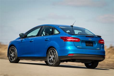 ford takes  wraps    focus sedan autoevolution