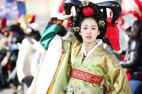 Kim Tae Hee Transforms Into A Traditional Korean Princess