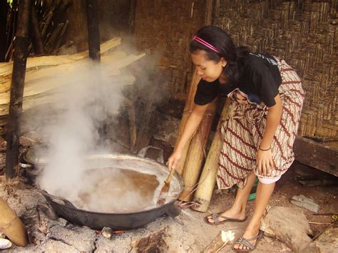 membuat gula aren arenga indonesia stories