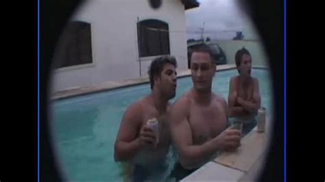 machos na piscina xvideos