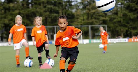 nieuwe voetbalregels voor kinderen kidsweek
