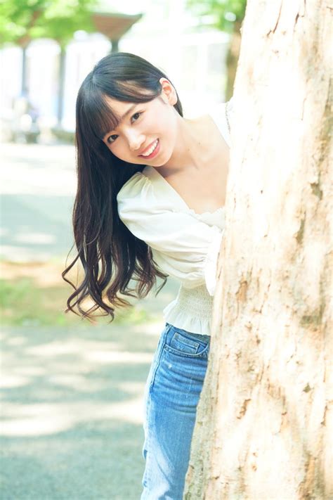 日向坂46・齊藤京子、ツンとした唇が魅力的な“カフェデート”shotを公開 E Talentbank Co Ltd
