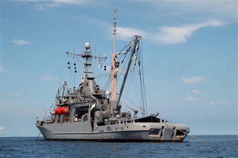 fileus navy     rescue  salvage ship uss salvor ars  operates  sea