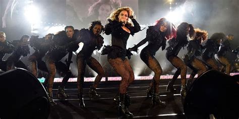 this is what it s like to be beyoncé s backup dancers beyonce dancers