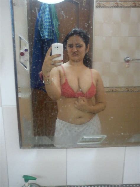 Super Hot Chubby Girl Taking Nude Selfies In The Bathroom