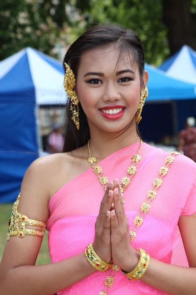 thai entertainment show hire desy thai  thai festivals thai