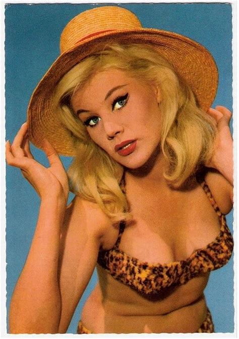 Vintage Pin Up Post Cards Of American And European Film Stars 97 Pics