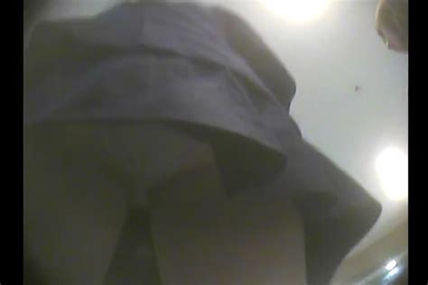 歩いてる制服jkのスカートが短すぎてパンツが思わず見えてしまう隠しカメラ動画 みんくちゃんねる