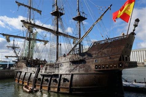 ship ahoy  century spanish galleon replica  show  valencia marina