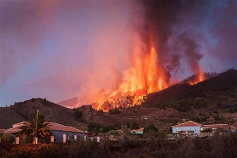 madeira   affected  falling ash  canaries erupting volcano portugal resident