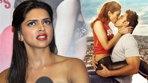 Dont Miss Deepika Padukones Reaction To Ranveer Singhs 23 Kissing