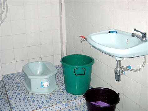file squat toilet thailand wikimedia commons