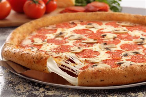 domino s pizza reta a todos los mexicanos a dejar sus orillas rellenas