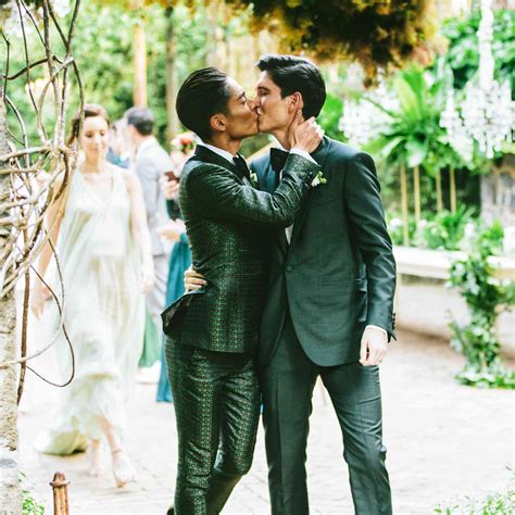 39 same sex wedding photos that will give you all the feels during pride month