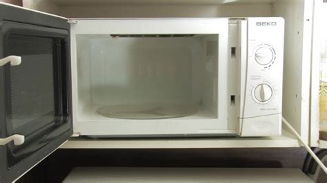 ways  clean  microwave wikihow