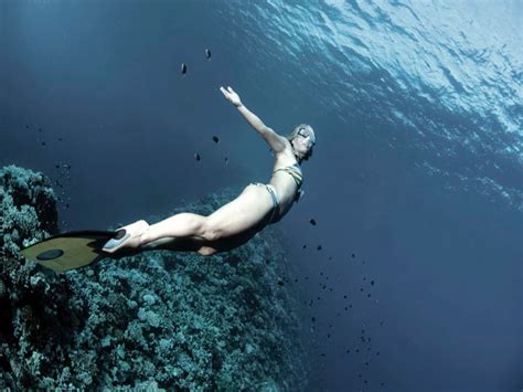 British Free Diver Sara Campbell Pays Tribute To Missing Russian